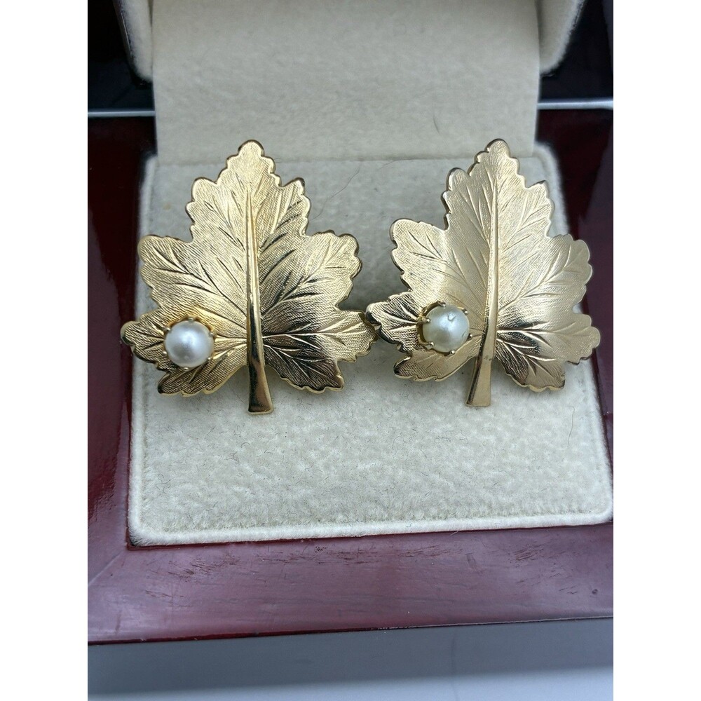 Sarah Coventry Leaf Clip On Earrings Faux Pearl Goldtone VTG